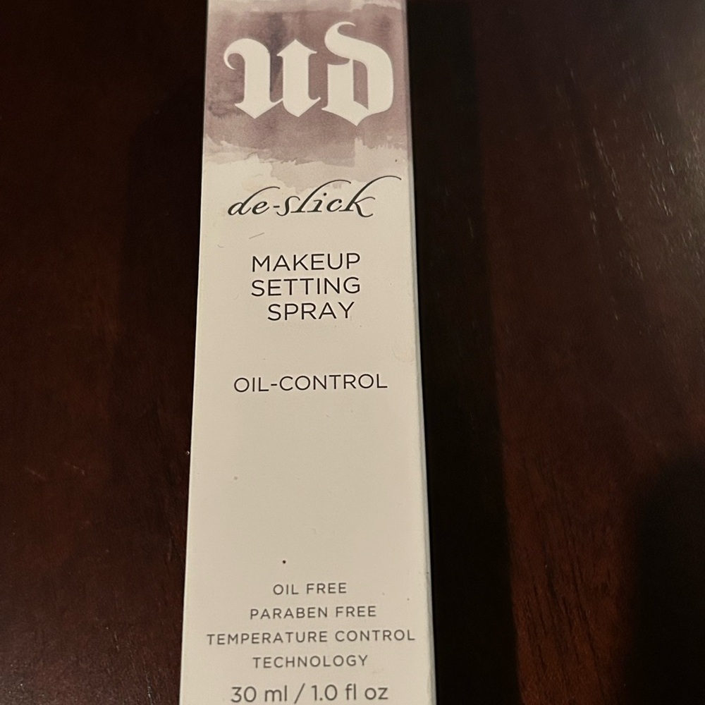 NIB Urban Decay De-Slick Makeup Setting Spray - Oil-Control